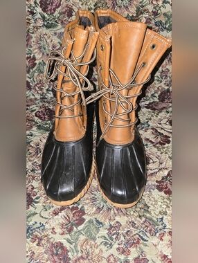 Sporto Women's Two-Tone Duck Boots - Tan and Black Lace-Up